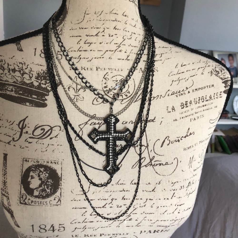 Express cross necklace